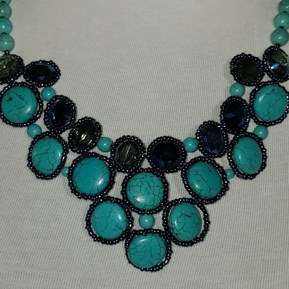 Turquoise bib necklace - Picture 4 of 8